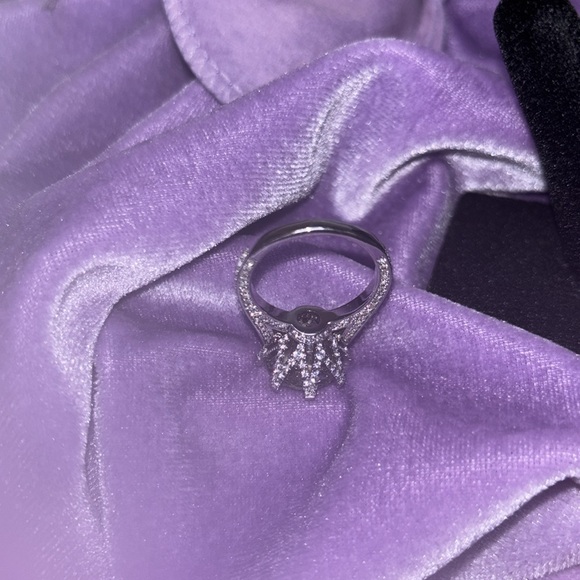 π βοΈ π Magical describes it! Travel Ring For A Queen π Glorious 6 carats. #EA42 - Picture 10 of 12